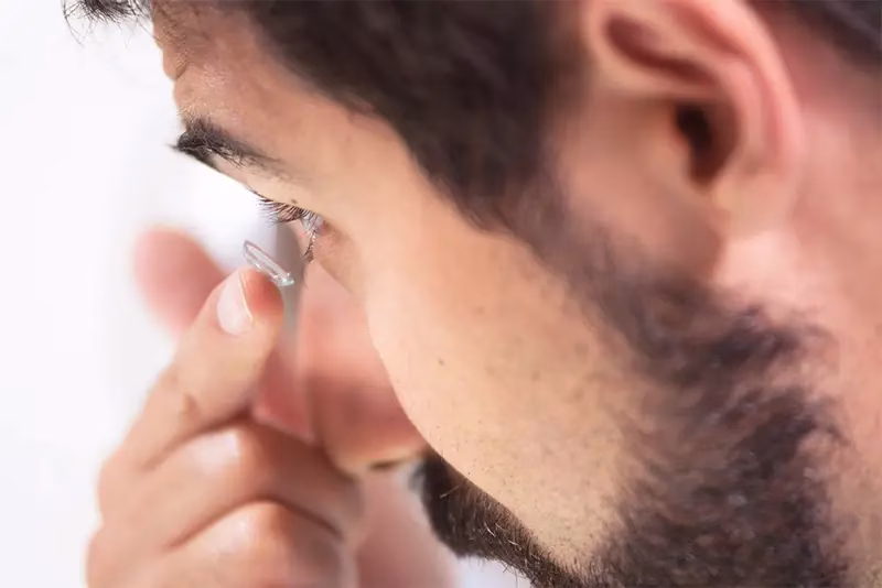 Rejeição de lentes de contacto Sintomas de rejeição de lentes de contacto e possíveis soluções